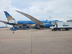 Doanh nghiệp xin bỏ giá trần vé máy bay, Bộ Tài chính nói Bộ Giao thông tự quyết