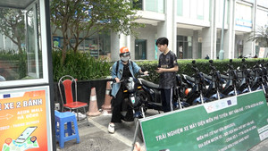 Dịch vụ xe điện 2 bánh miễn phí tại Hà Nội được người dân đón nhận