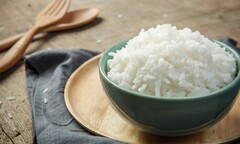 Ăn cơm nguội hấp lại có tốt không?