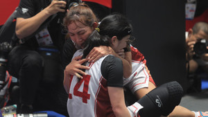 Giành HCV lịch sử, tuyển nữ bóng rổ Việt Nam ôm nhau khóc nức nở