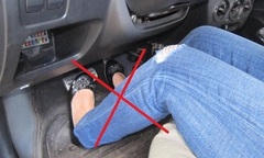 Lỗi đại kỵ đạp nhầm chân phanh sang chân ga khi lái ô tô: Kinh nghiệm để tránh