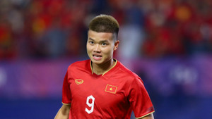 Xem cận cảnh U22 Việt Nam phối hợp chớp nhoáng, Văn Tùng đánh đầu hạ Malaysia