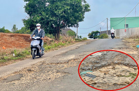 Cận cảnh tuyến đường gần 2km 'vá chằng vá đụp' bằng vải, bao bố ở Gia Lai