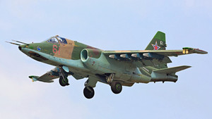 Tiêm kích Su-25 của Nga phá hủy xe bọc thép ở Ukraine