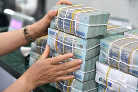 Lãi suất huy động ngân hàng đầu tháng 5 tiếp tục đi xuống