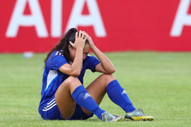 Thắng tuyển bóng đá nữ Việt Nam, cầu thủ Philippines vẫn khóc hết nước mắt