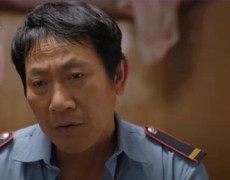 'Cuộc đời vẫn đẹp sao' tập 17: Bát lại rình mò nhà bà Tình, Lưu chán việc mới