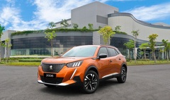 Thaco tặng ô tô và hàng trăm triệu đồng cho Nguyễn Thị Oanh và các VĐV điền kinh