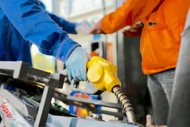 Giá xăng dầu hôm nay 12/5: Tiếp tục giảm