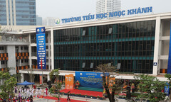 Cô giáo Hà Nội bị phụ huynh xông vào lớp hành hung