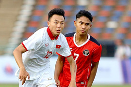 U22 Indonesia dùng độc chiêu ném biên, U22 Việt Nam thua bàn thứ 2