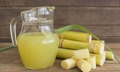 Nắng nóng uống nước mía cực tốt nhưng có 5 nhóm người dưới đây cần hạn chế