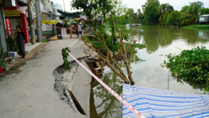 Sạt lở uy hiếp nhiều nhà dân tại Đồng Tháp