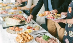 Đi ăn buffet 5 lần một tháng, cô gái bị nhà hàng kiện ra toà vì lý do này