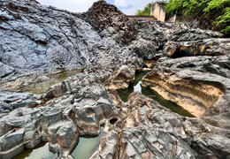 Vẻ đẹp hùng vĩ của bãi đá cổ triệu năm tuổi ở Gia Lai 