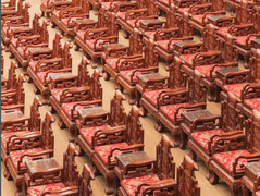 Ghế Đồng Kỵ trong Nhà hát dân ca Quan họ Bắc Ninh làm từ gỗ gì, giá bao nhiêu?