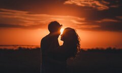 Nên làm gì khi phát hiện anh trai chồng sắp cưới là người yêu cũ?