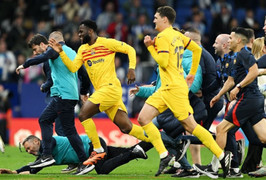 Dàn sao Barca chạy tán loạn vì bị CĐV quá khích truy đuổi