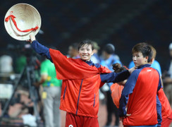 Thaco tặng đội tuyển bóng đá nữ Việt Nam 1 tỷ đồng