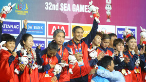 Tuyển nữ Việt Nam vỡ òa hạnh phúc với tấm HCV SEA Games thứ 4 liên tiếp