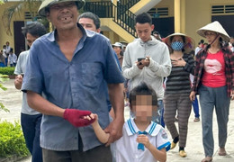 Bé gái lớp 1 ngủ trong tủ phòng học 4 tiếng, cả xã nhốn nháo tìm 