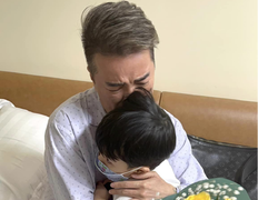 Vì sao vừa xuất viện, Đàm Vĩnh Hưng liền từ chối mọi người đến thăm?