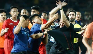 U22 Thái Lan, U22 Indonesia đánh nhau đổ máu, chung kết SEA Games thành võ đài