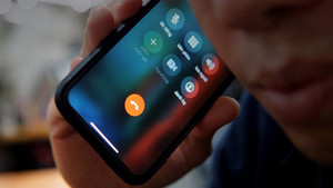 Bị doạ tiếp tay cho 'trùm ma túy', người phụ nữ suýt mất toàn bộ tiền tiết kiệm