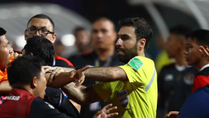 Quá khứ đầy 'thị phi' của trọng tài rút 7 thẻ đỏ ở chung kết SEA Games 32