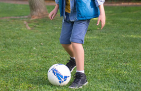 Nam sinh bị liệt mềm tứ chi sau khi chơi bóng đá