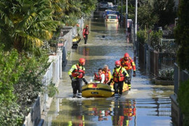 Mưa lớn gây lũ lụt làm 9 người thiệt mạng ở miền Bắc Italia