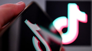 TikTok đã chặn, gỡ bỏ hơn 400 link vi phạm, thông tin sai sự thật