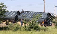 Tàu chở ngũ cốc trật bánh ở Crimea, nghi do phá hoại