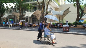 Bệnh nhân khốn khổ vì nắng nóng gay gắt