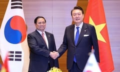 Thủ tướng Phạm Minh Chính gặp Tổng thống Hàn Quốc nhân Hội nghị Thượng đỉnh G7