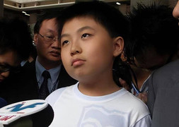 Phương pháp giáo dục đặc biệt giúp cậu bé 9 tuổi đỗ đại học, 18 tuổi là tiến sĩ