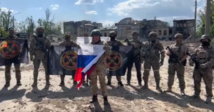 Lực lượng Wagner cắm cờ khắp Bakhmut sau tuyên bố kiểm soát 100% thành phố