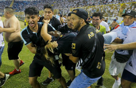 Cổ động viên giẫm đạp ở El Salvador: Ít nhất 12 người thiệt mạng