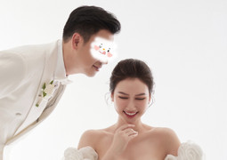 Hậu chia tay Đình Tú, Hương Giang đăng ảnh cưới bên chú rể giấu mặt