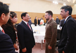 Thủ tướng gặp ngắn Tổng thống Ukraine