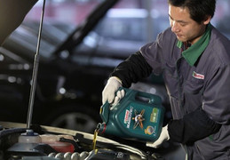 Những dấu hiệu cảnh báo ô tô cần thay dầu gấp