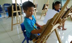 Phụ huynh TP.HCM chi tiền triệu cho con tham gia khóa bán trú hè