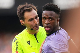 Vinicius bị phân biệt chủng tộc, Ban tổ chức La Liga sa thải 6 trọng tài VAR