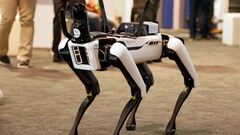 Người dân Los Angeles ghét chó robot cảnh sát