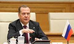 Ông Medvedev: Nga coi AUKUS, QUAD là liên minh không thân thiện