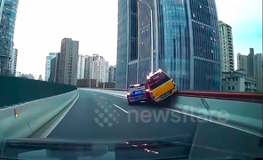 'Thót tim' xe ô tô chèn ép nhau ở đường cao tốc trên cao