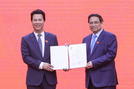 Thủ tướng trao quyết định bổ nhiệm tân Bộ trưởng Tài nguyên và Môi trường