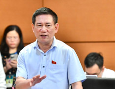 1 triệu tỷ đồng gửi ngân hàng, nhưng sửa cái hàng rào cũng chờ vốn đầu tư công