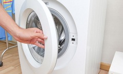 Có nên đóng nắp máy giặt sau khi sử dụng xong?
