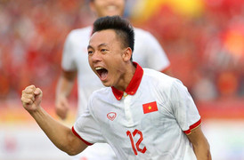 HLV Troussier và ông Hoàng Anh Tuấn chia nhau dẫn dắt 2 đội U23 Việt Nam